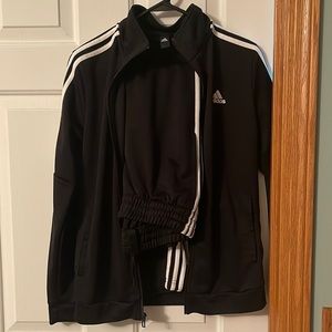 Women’s medium adidas track suit EXCELLENT condition worn once